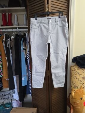 British Khaki Light Gray Cropped Slim Jeans Like New